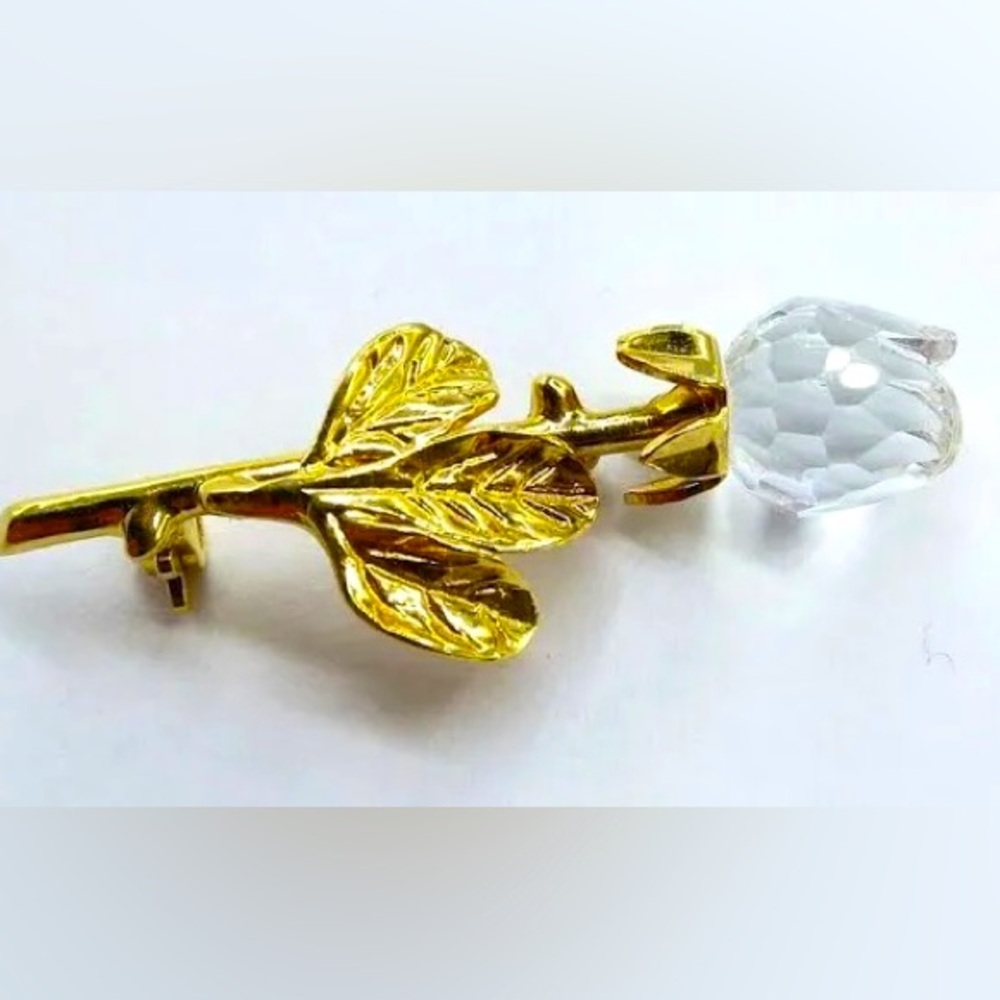 Swarovski crystal rose brooch. 18k gold plated. Memories collection.